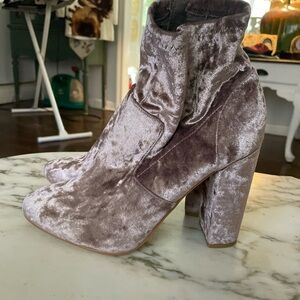 Pretty pink blush Just Fab booties 8.5